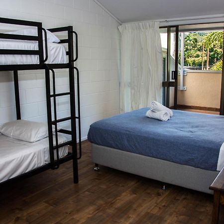 Colonial Court Beachfront Motel & Holiday Stay Airlie Beach Buitenkant foto