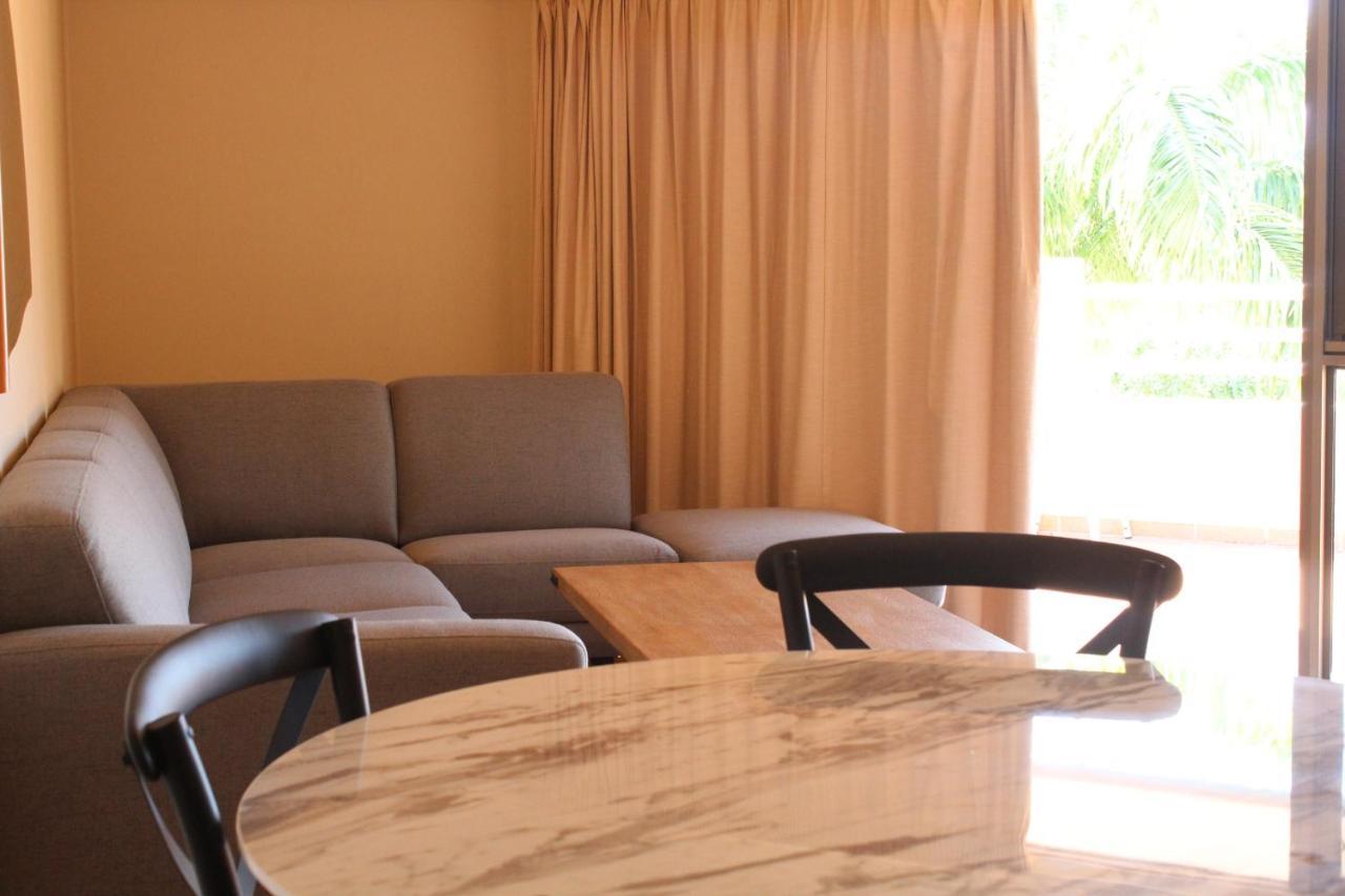 Colonial Court Beachfront Motel & Holiday Stay Airlie Beach Buitenkant foto