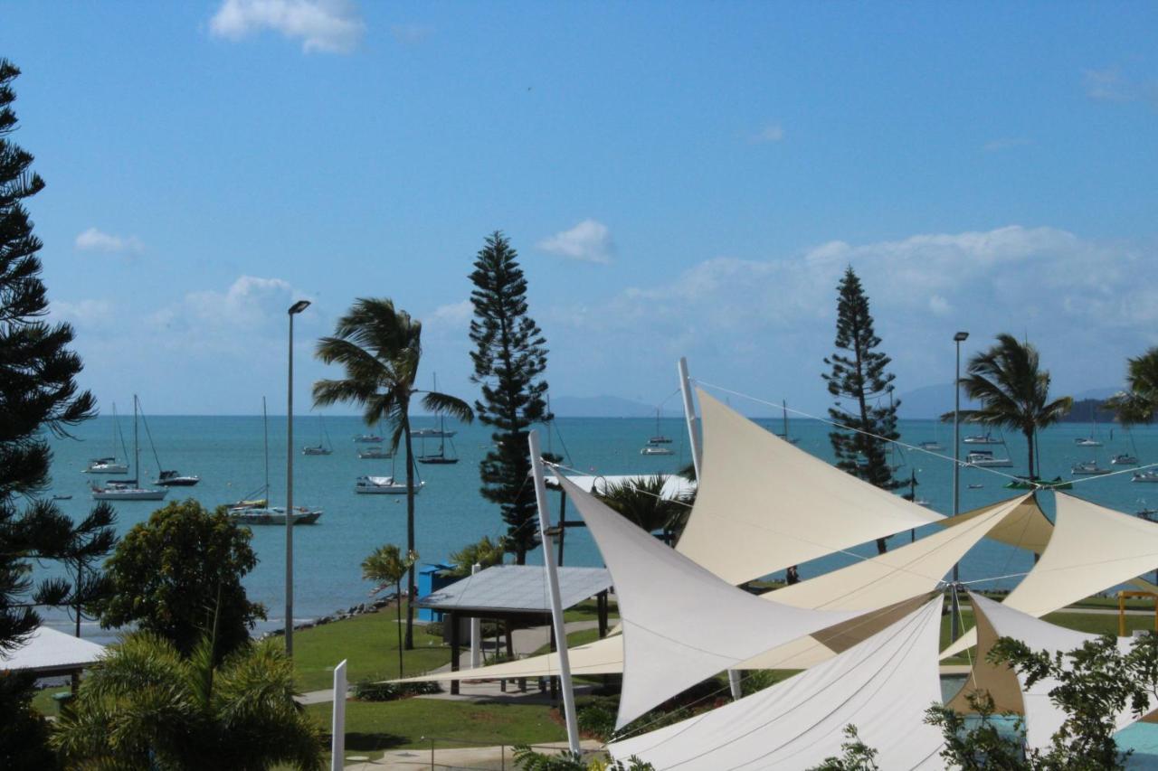 Colonial Court Beachfront Motel & Holiday Stay Airlie Beach Buitenkant foto