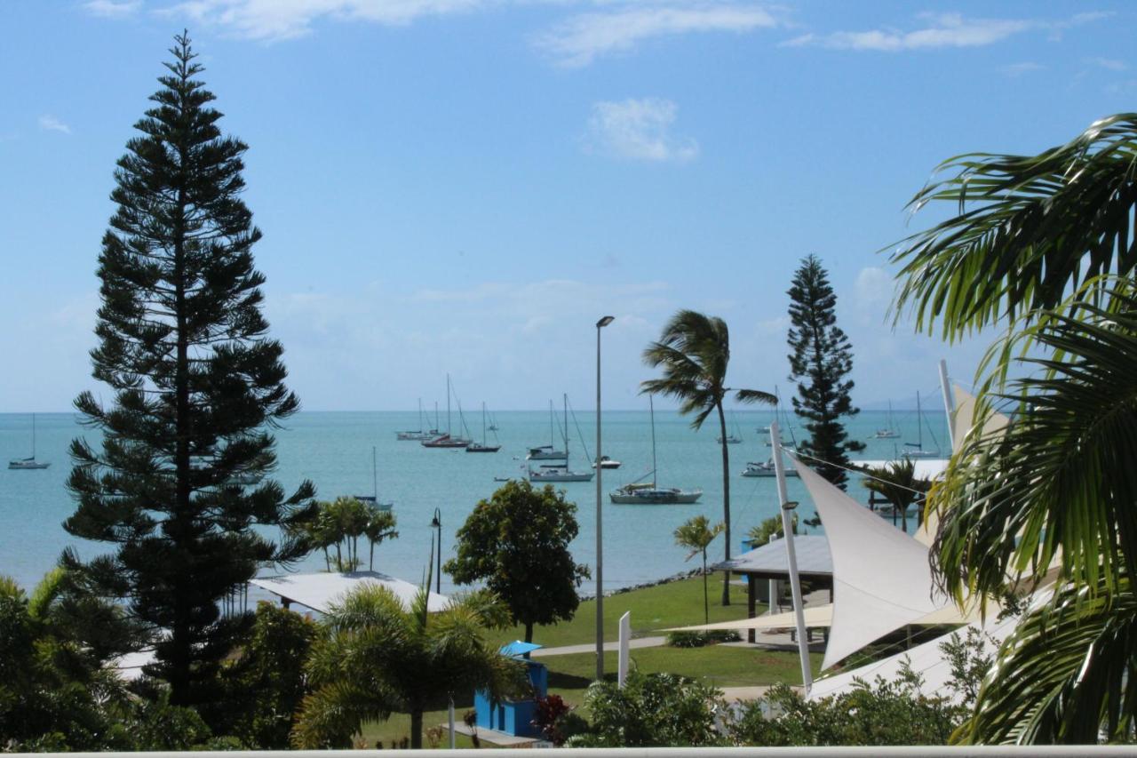 Colonial Court Beachfront Motel & Holiday Stay Airlie Beach Buitenkant foto