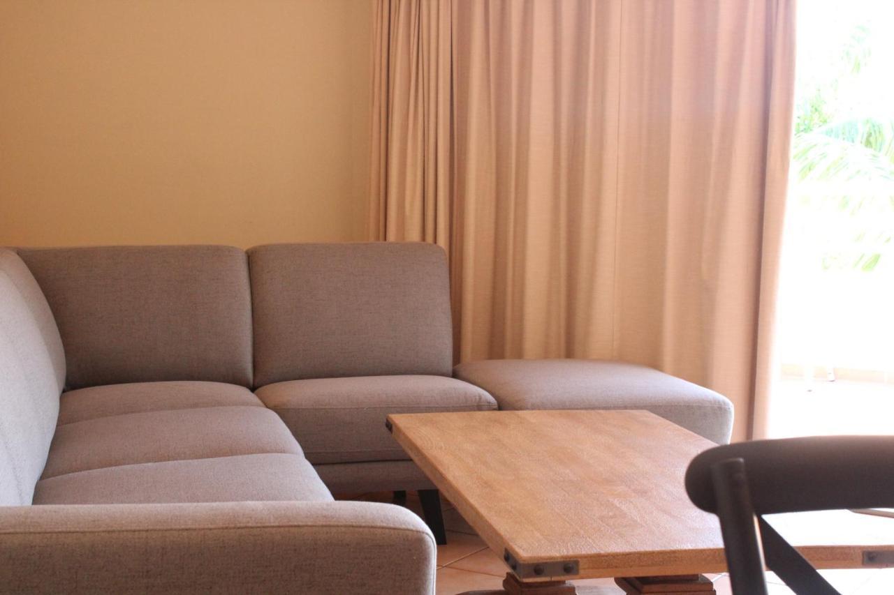 Colonial Court Beachfront Motel & Holiday Stay Airlie Beach Buitenkant foto