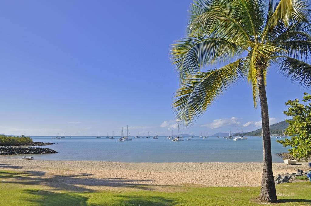 Colonial Court Beachfront Motel & Holiday Stay Airlie Beach Buitenkant foto