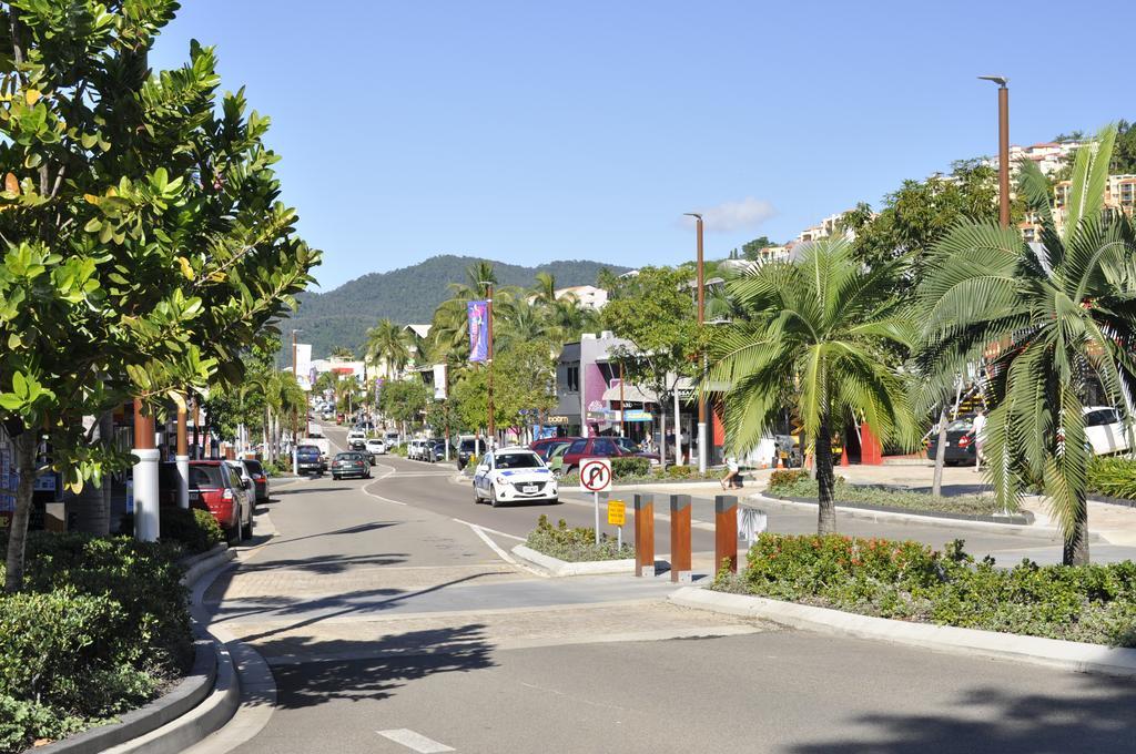 Colonial Court Beachfront Motel & Holiday Stay Airlie Beach Buitenkant foto