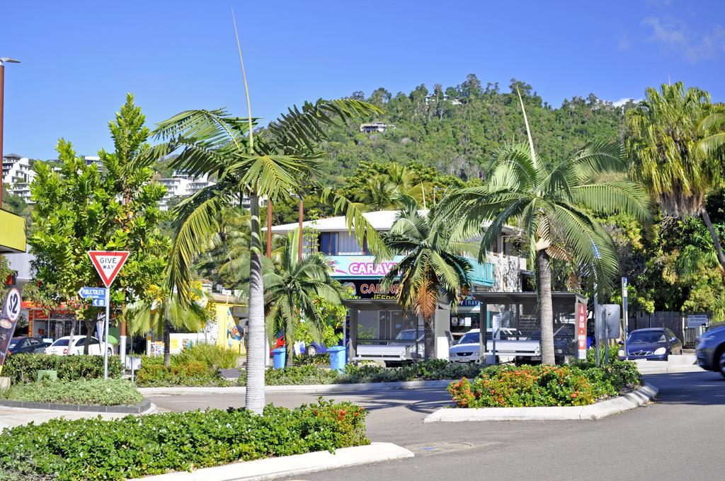 Colonial Court Beachfront Motel & Holiday Stay Airlie Beach Buitenkant foto