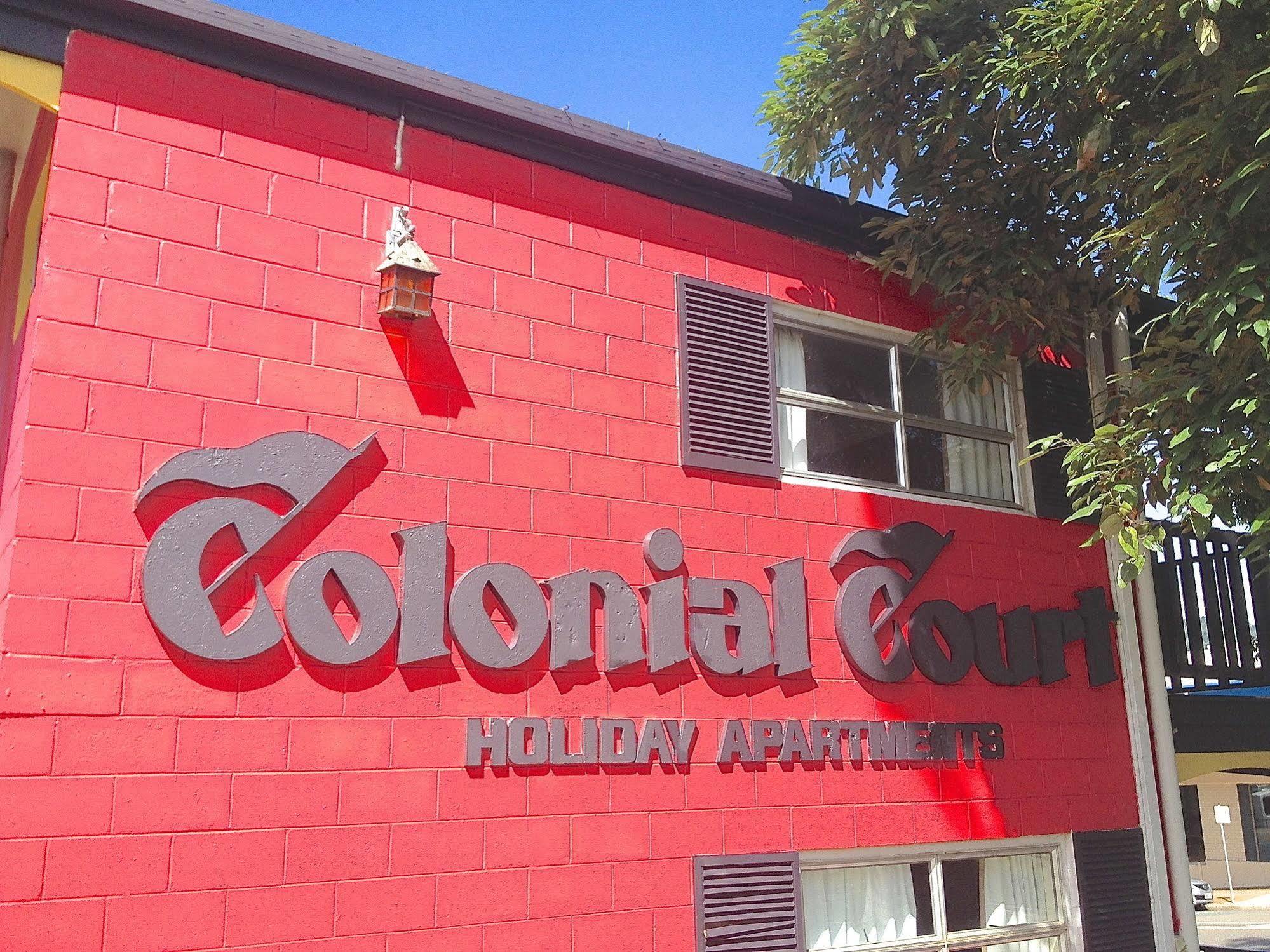 Colonial Court Beachfront Motel & Holiday Stay Airlie Beach Buitenkant foto