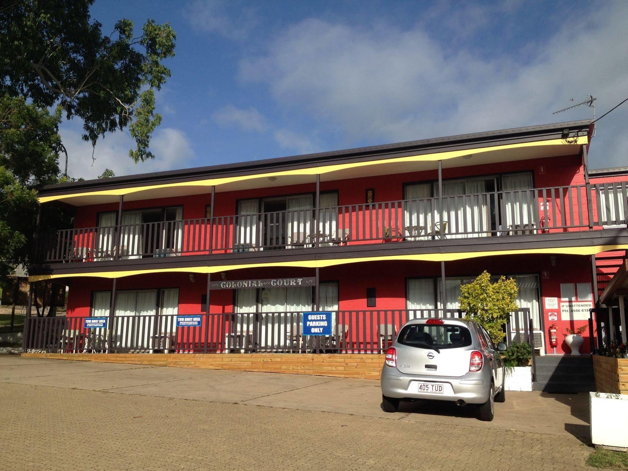 Colonial Court Beachfront Motel & Holiday Stay Airlie Beach Buitenkant foto