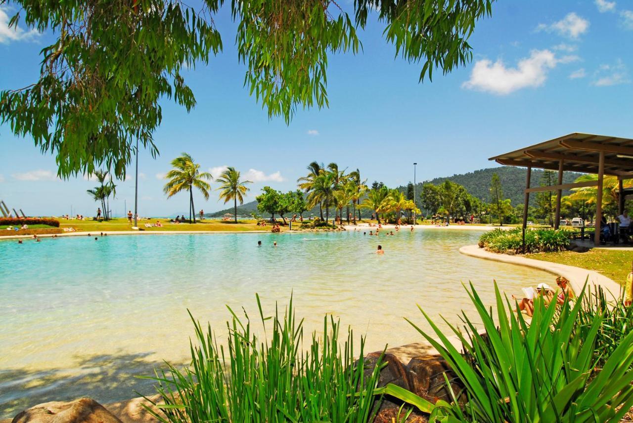Colonial Court Beachfront Motel & Holiday Stay Airlie Beach Buitenkant foto