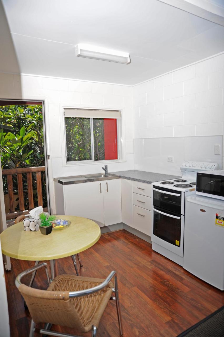Colonial Court Beachfront Motel & Holiday Stay Airlie Beach Buitenkant foto