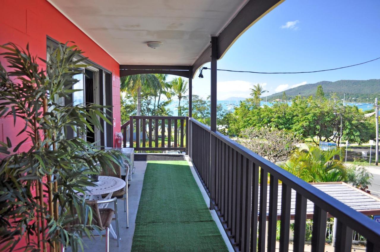 Colonial Court Beachfront Motel & Holiday Stay Airlie Beach Buitenkant foto