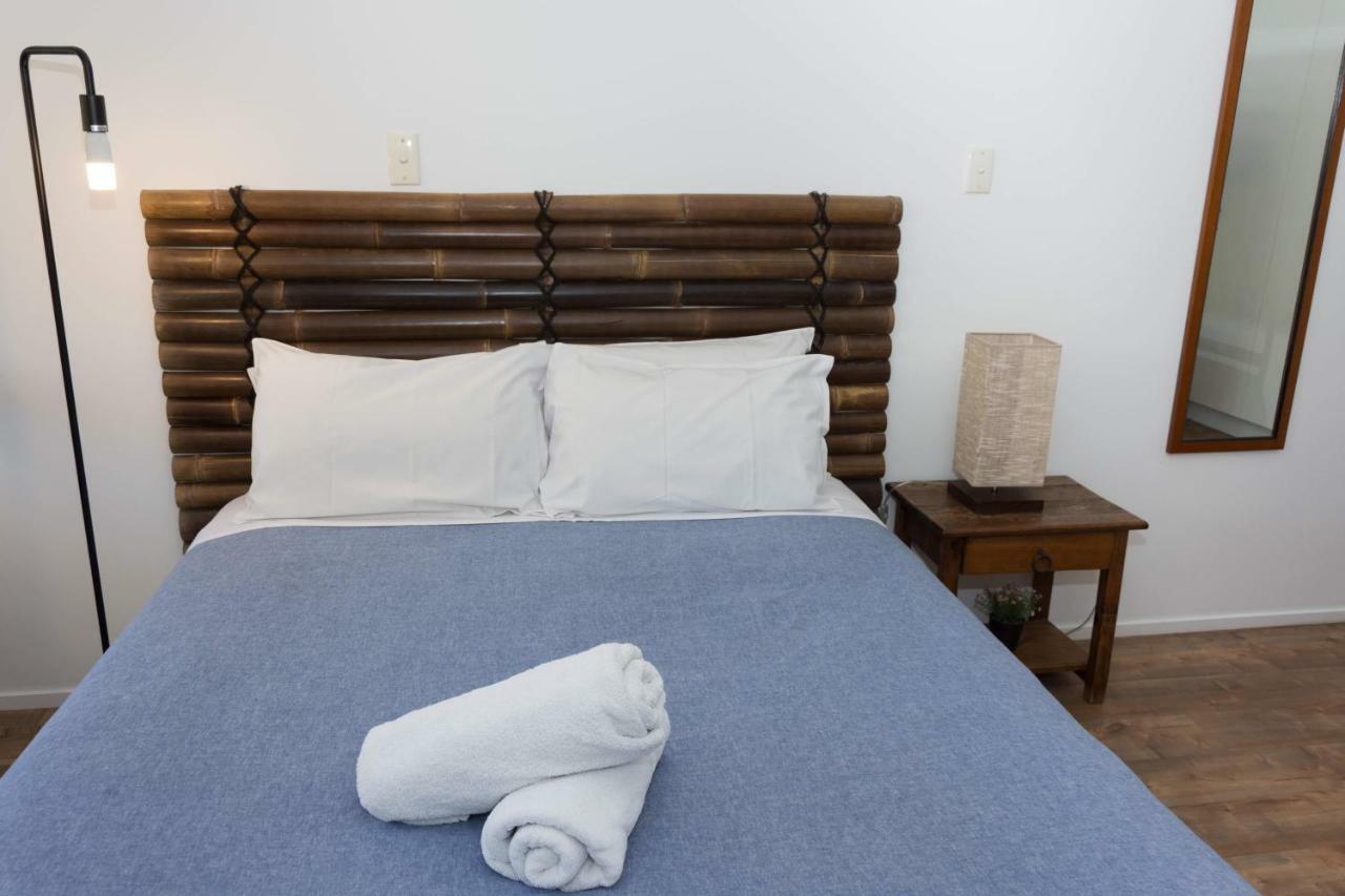 Colonial Court Beachfront Motel & Holiday Stay Airlie Beach Buitenkant foto