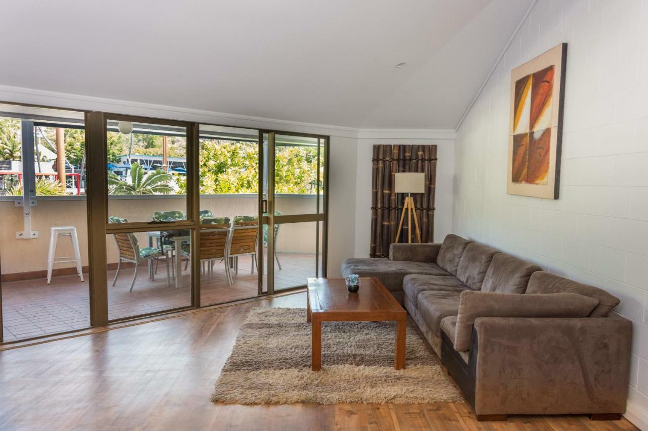 Colonial Court Beachfront Motel & Holiday Stay Airlie Beach Buitenkant foto