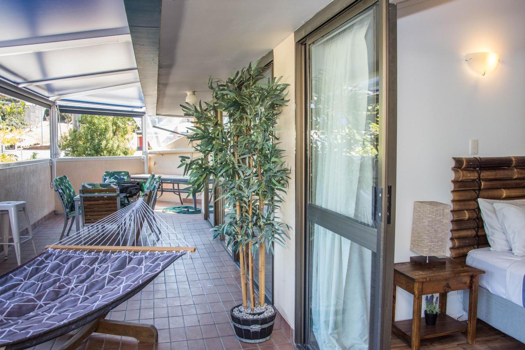 Colonial Court Beachfront Motel & Holiday Stay Airlie Beach Buitenkant foto