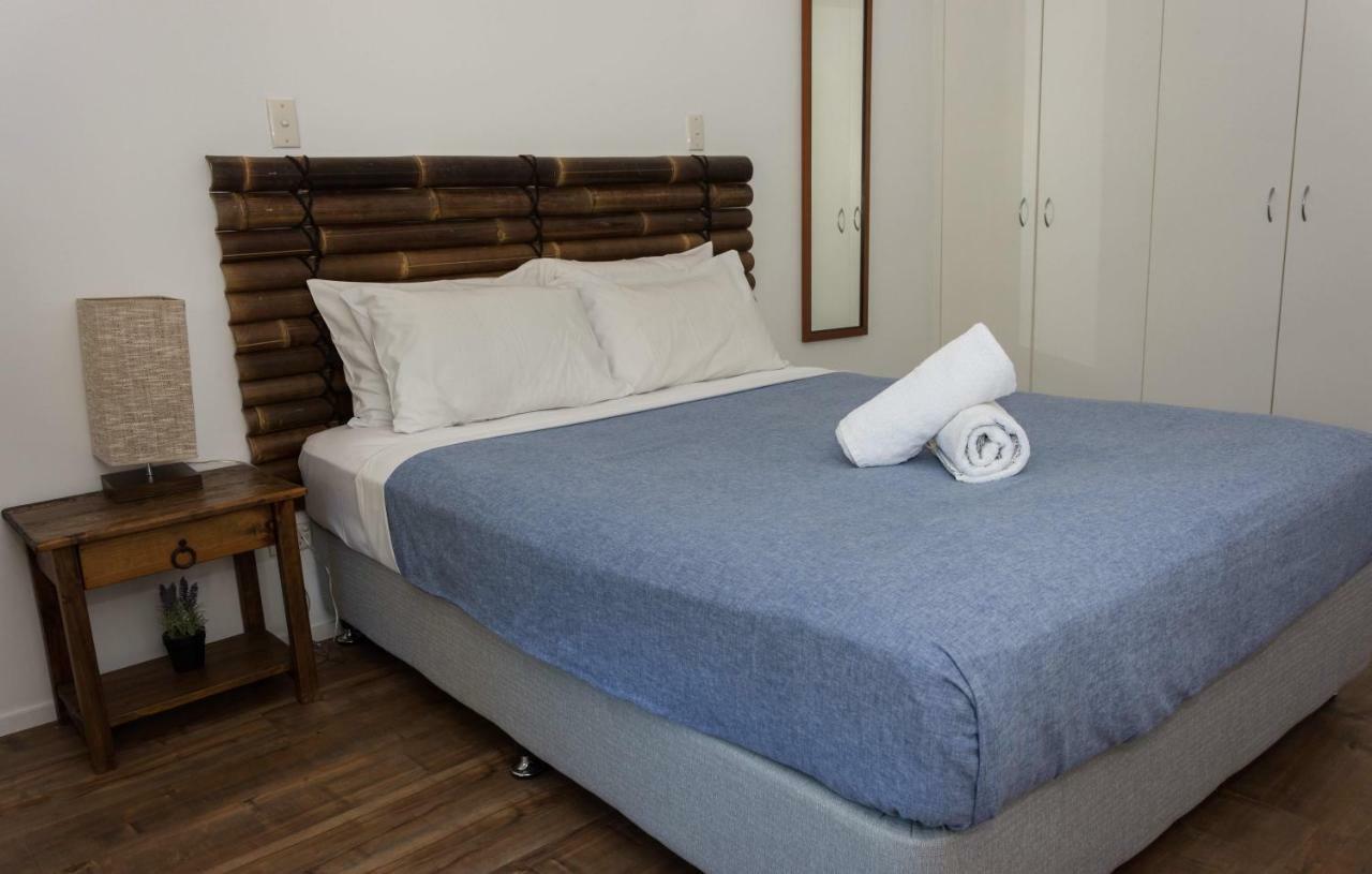 Colonial Court Beachfront Motel & Holiday Stay Airlie Beach Buitenkant foto