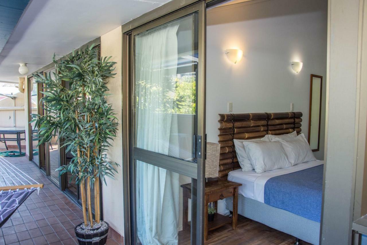Colonial Court Beachfront Motel & Holiday Stay Airlie Beach Buitenkant foto