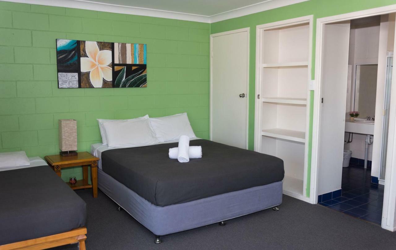 Colonial Court Beachfront Motel & Holiday Stay Airlie Beach Buitenkant foto